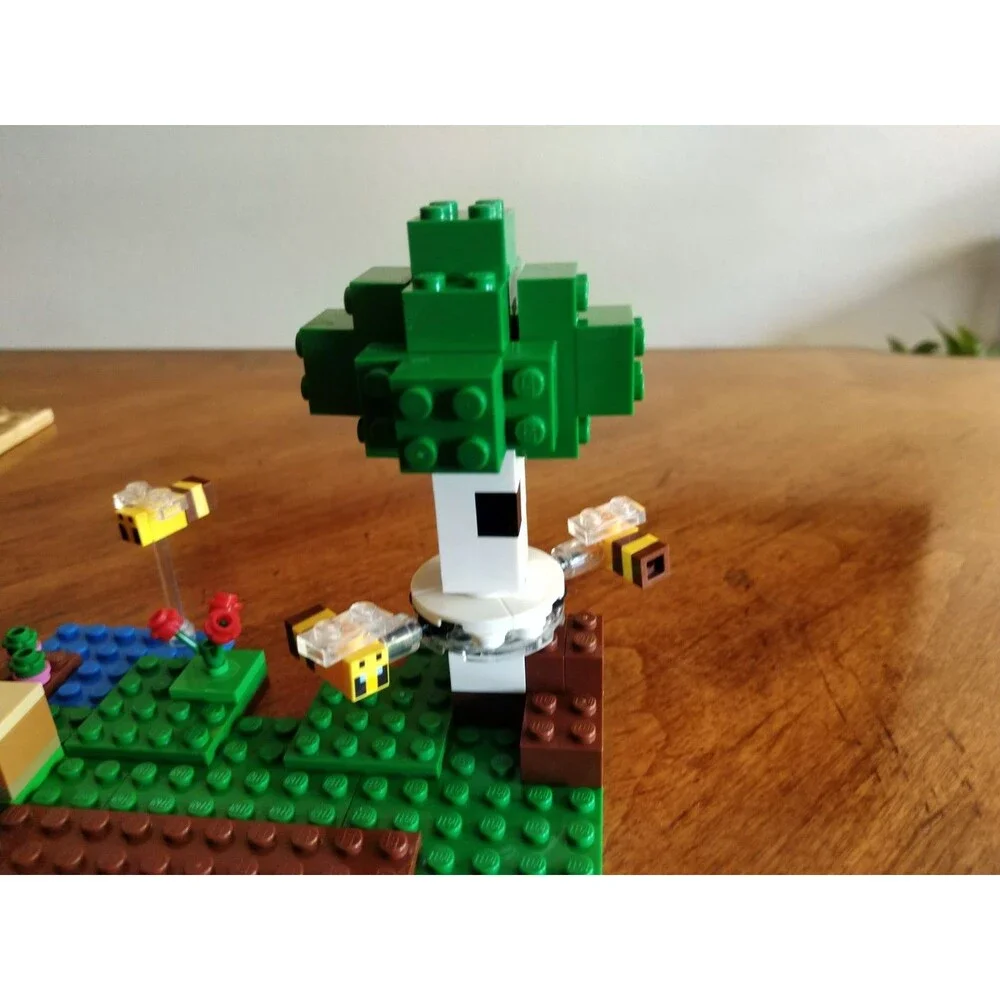 LEGO 21241 Minecraft The Bee Cottage : Tree Area with Bees ONLY